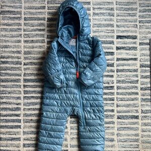Primary lightweight puffer suit size 12-24 months
